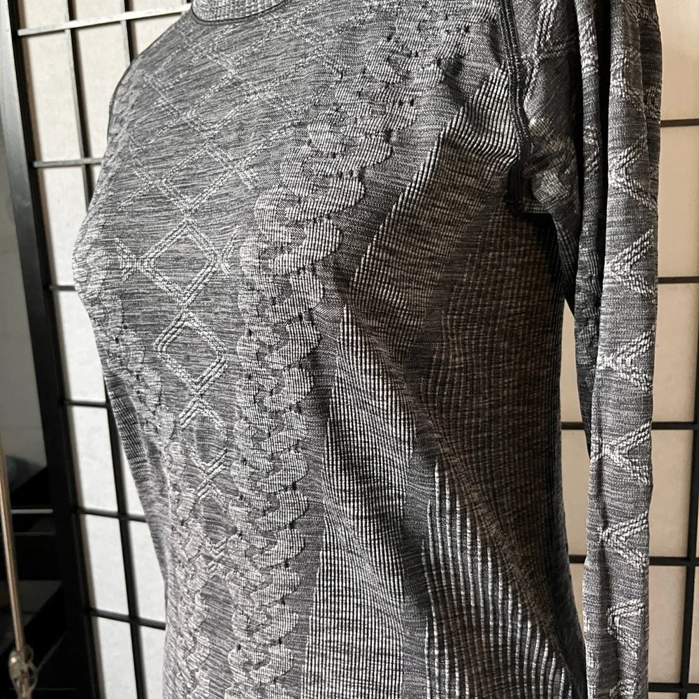 Lululemon Gray Patterned Women's Sweater - Picture 2 of 4